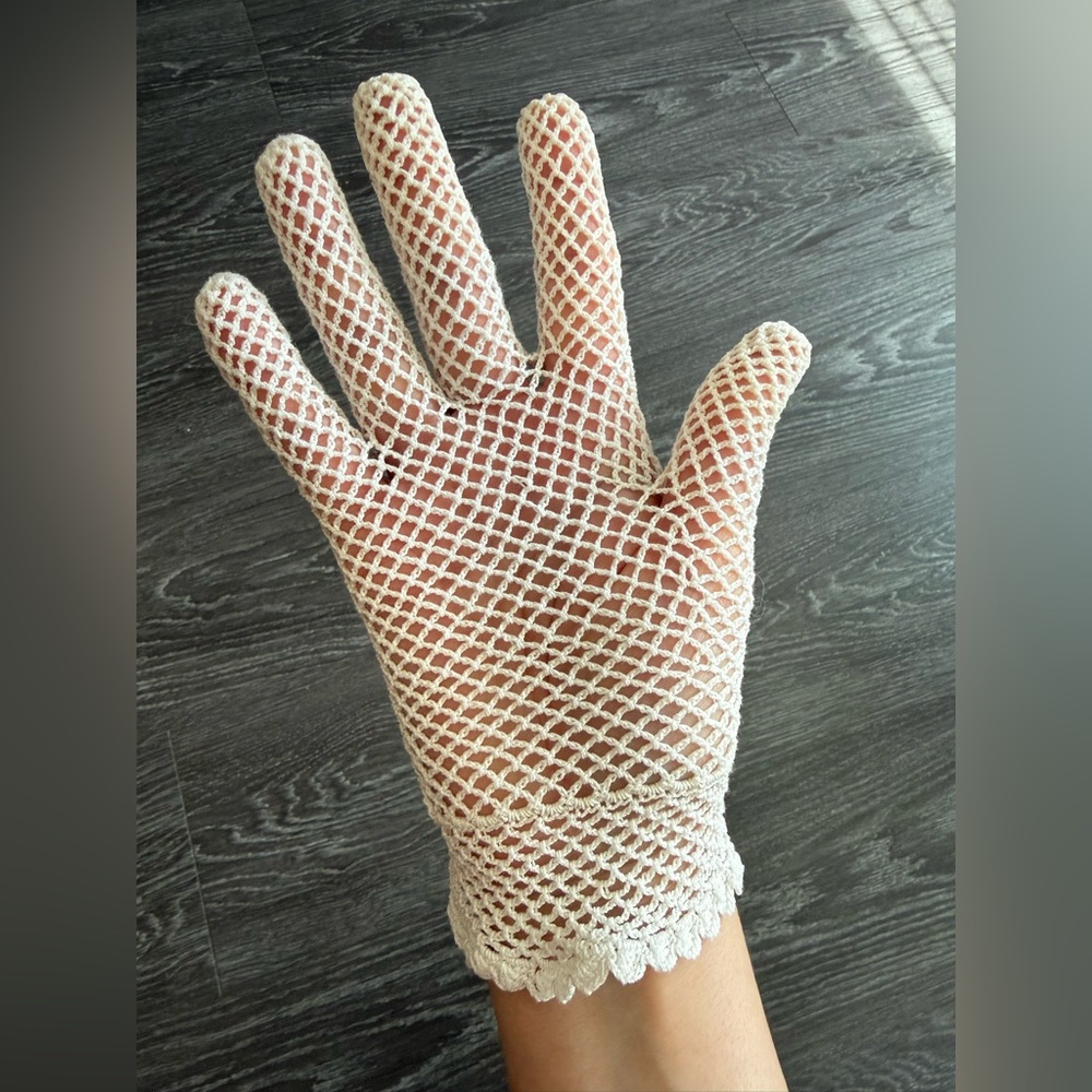 Vintage crocheted gloves - Picture 2 of 3